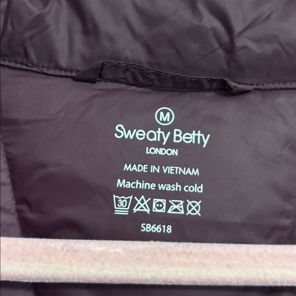 Sweaty Betty Pathfinder Lightweight Packable Jacket in Plum Red Size Medium - Picture 3 of 11